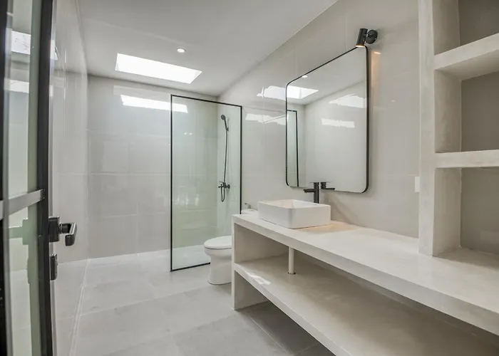 2 Bedroom & Office In The Heart Of Pererenan Villa
