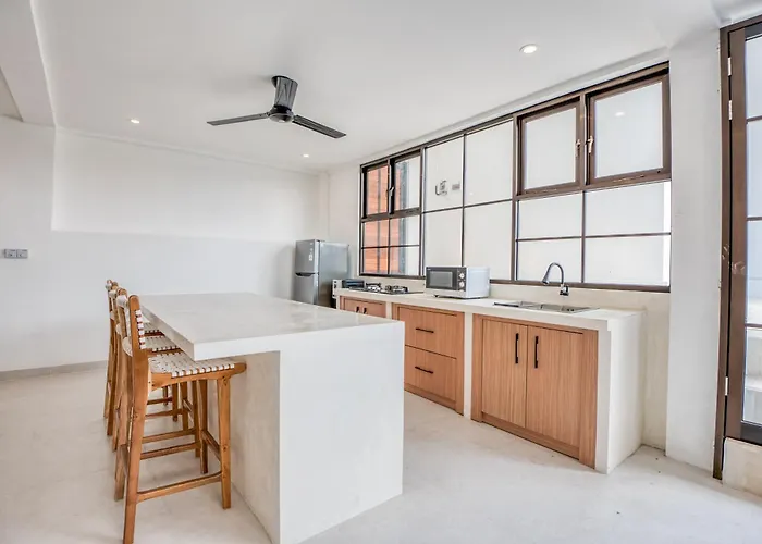 2 Bedroom & Office In The Heart Of Pererenan チャングー